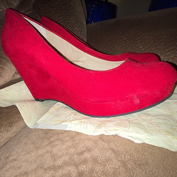 Red Suede Wedge Heels — American Rag - Picture 7 of 14
